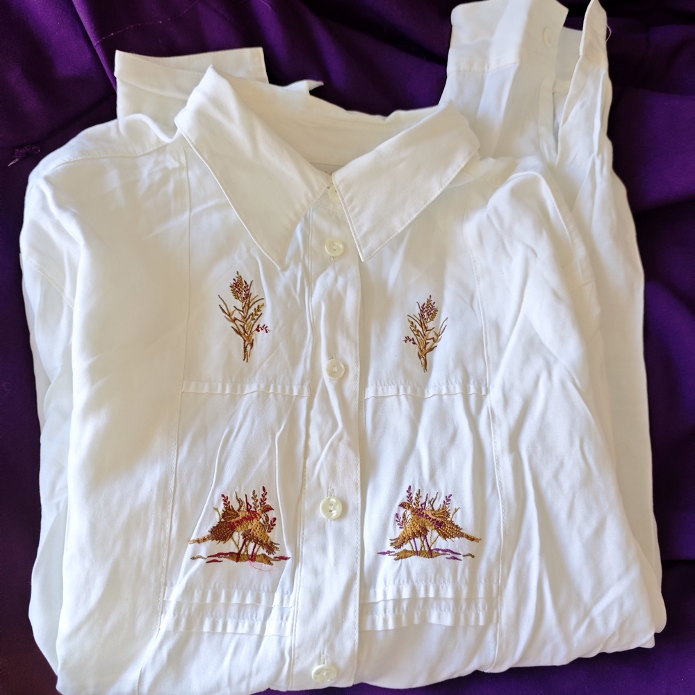 VTG Dalia White women's blouse with Floral Embroidery